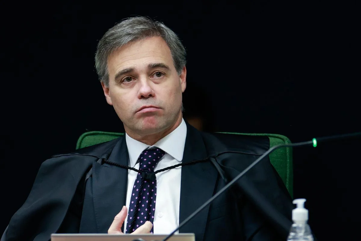 Governo articula encontro entre André Mendonça e chefe da PF
