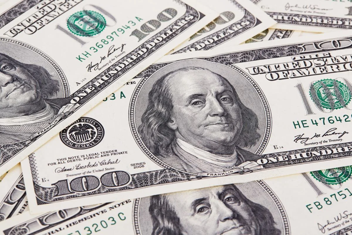 Dólar cai e Ibovespa sobe com inflação dos EUA abaixo do esperado