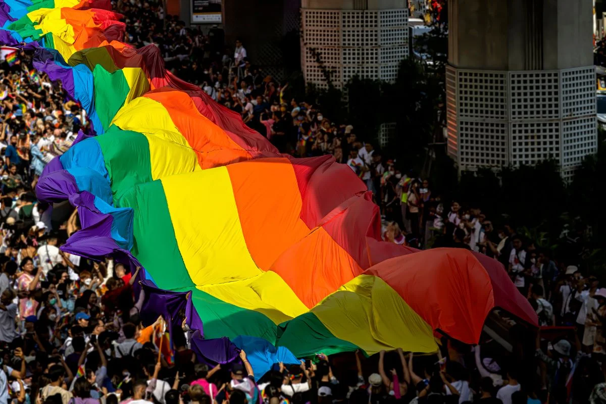 Orgulho LGBTQIA+: dia 28/6 comemora conquistas e luta contra violência