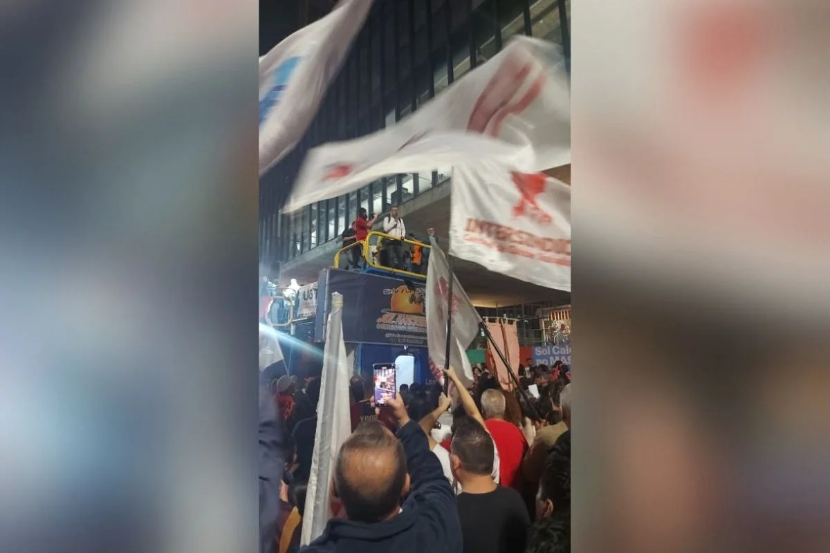 Ato na Avenida Paulista pressiona Senado a favor do fim da 6x1