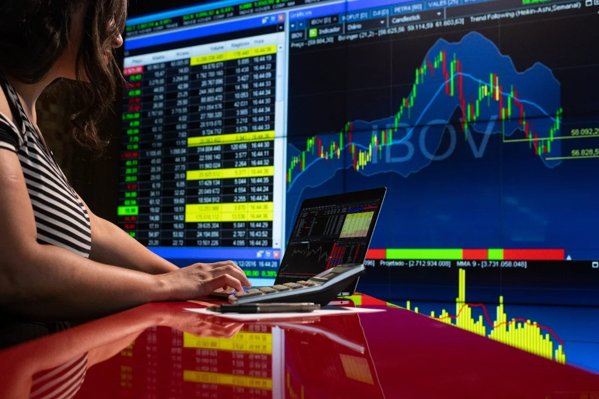 Dólar cai a R$ 5,10 e Ibovespa salta 3% com IPCA abaixo do esperado