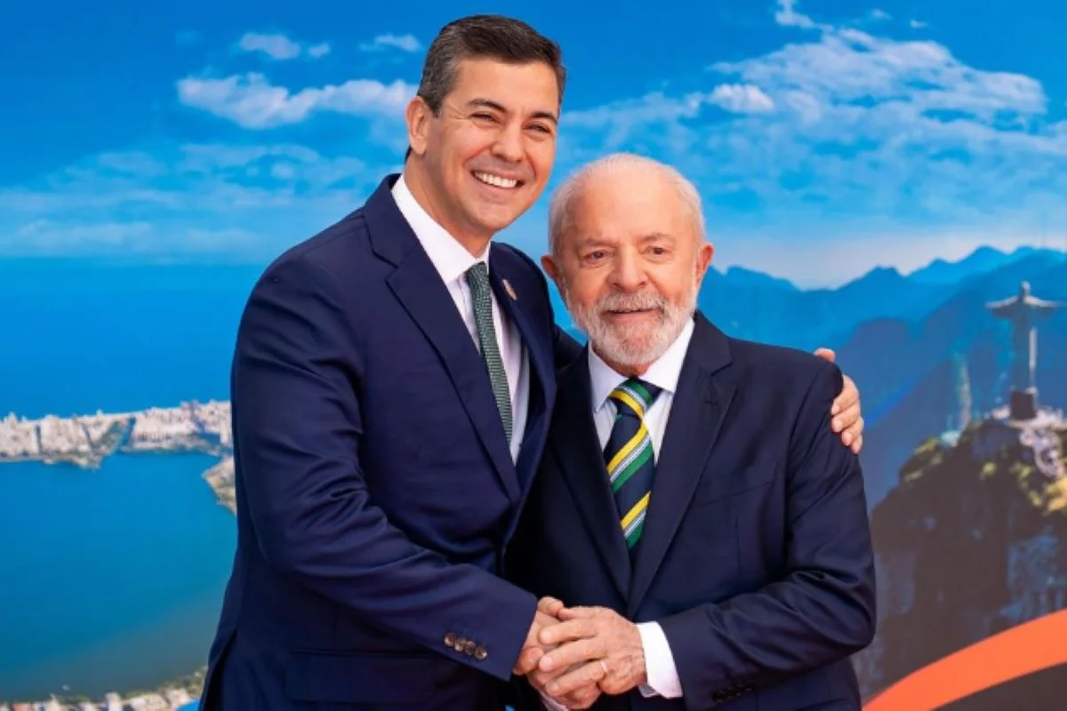 Presidente do Paraguai elogia Lula em reunião do Mercosul: "Admiração"