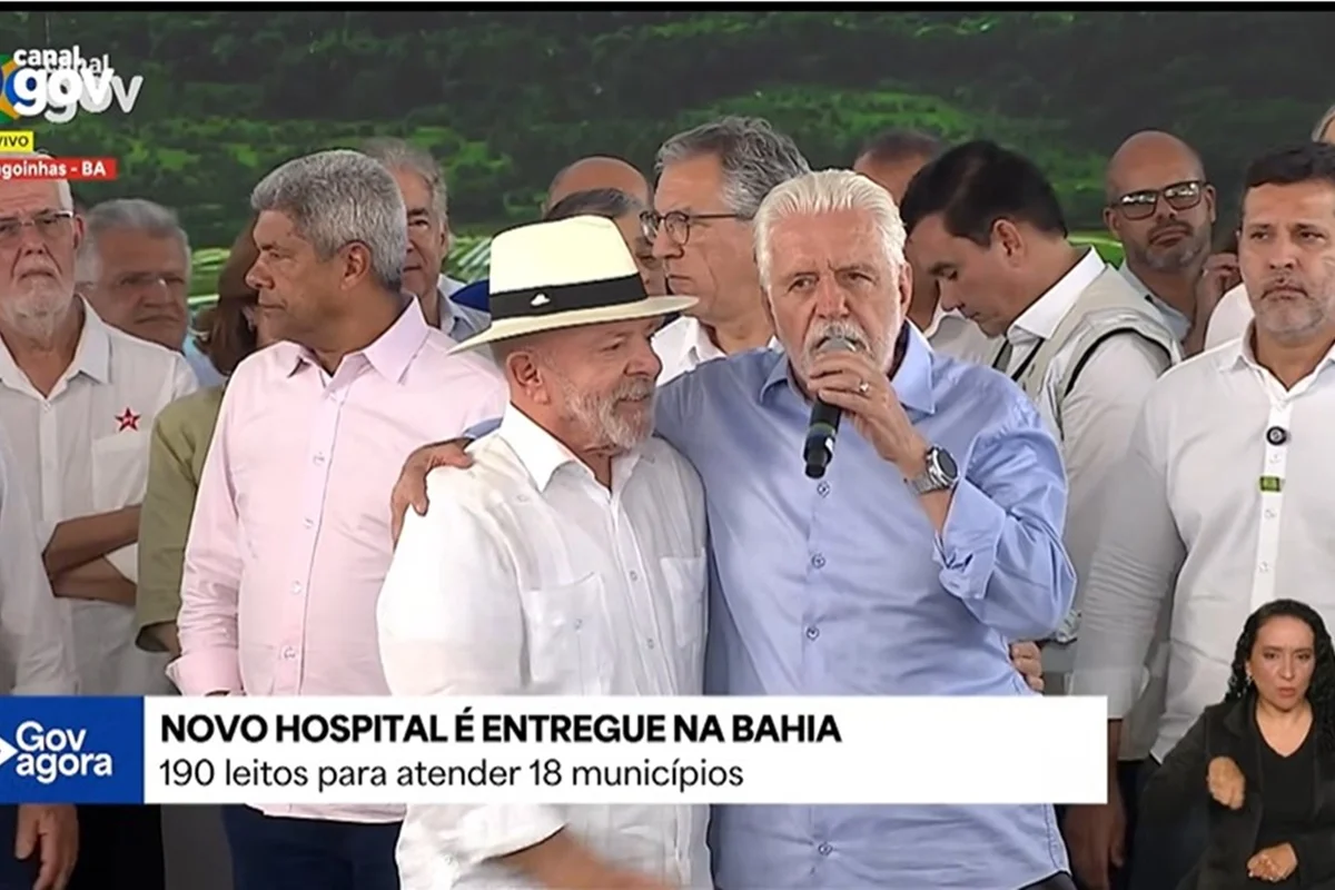 Após operação da PF, Jaques aparece ao lado de Lula em evento na Bahia