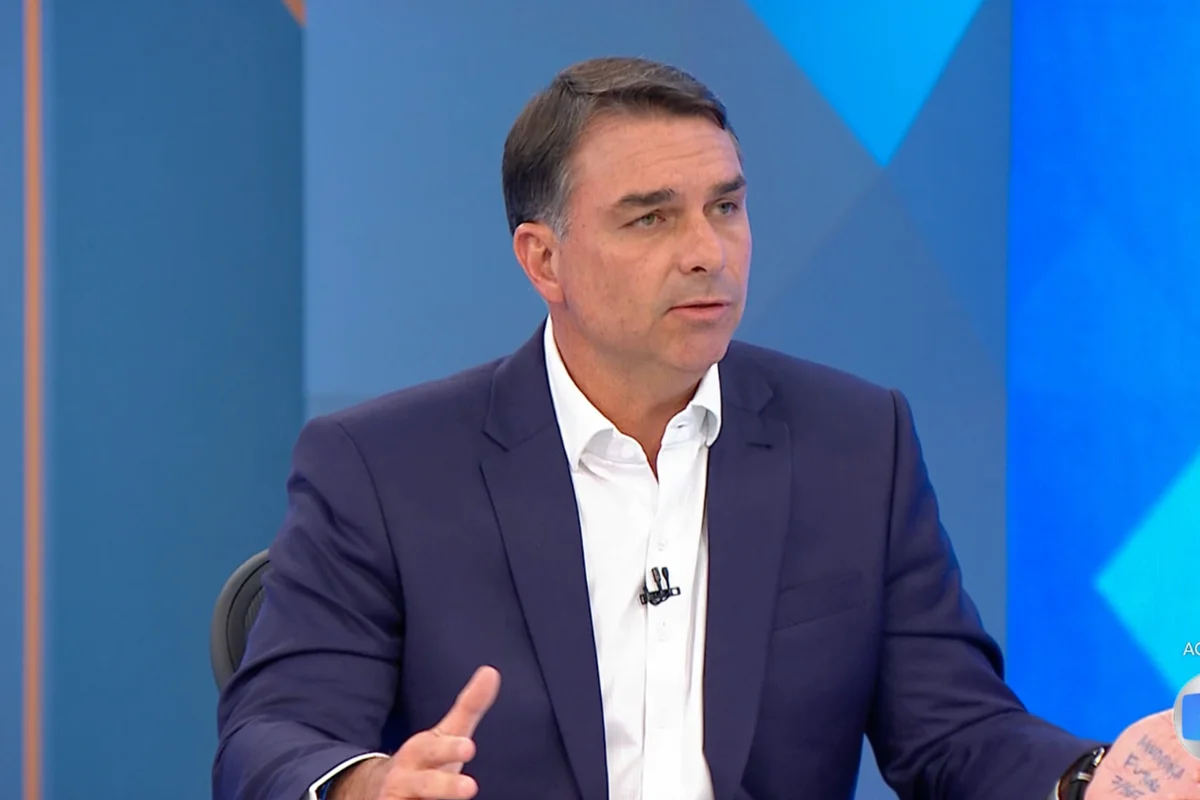 Flávio se esquiva sobre contrato de Dark Horse e Vorcaro: "Não cabe a mim"