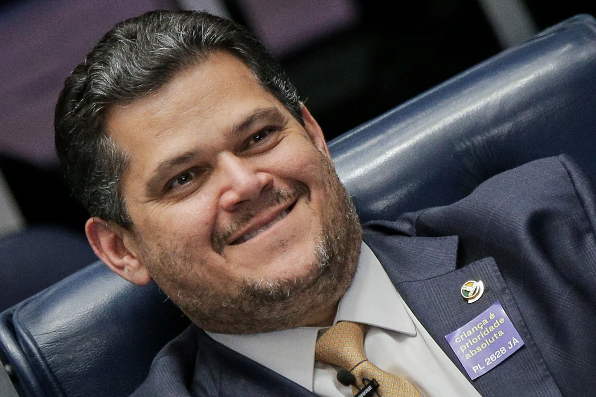 Para petistas, Alcolumbre transformará 6x1 na nova PEC da Blindagem