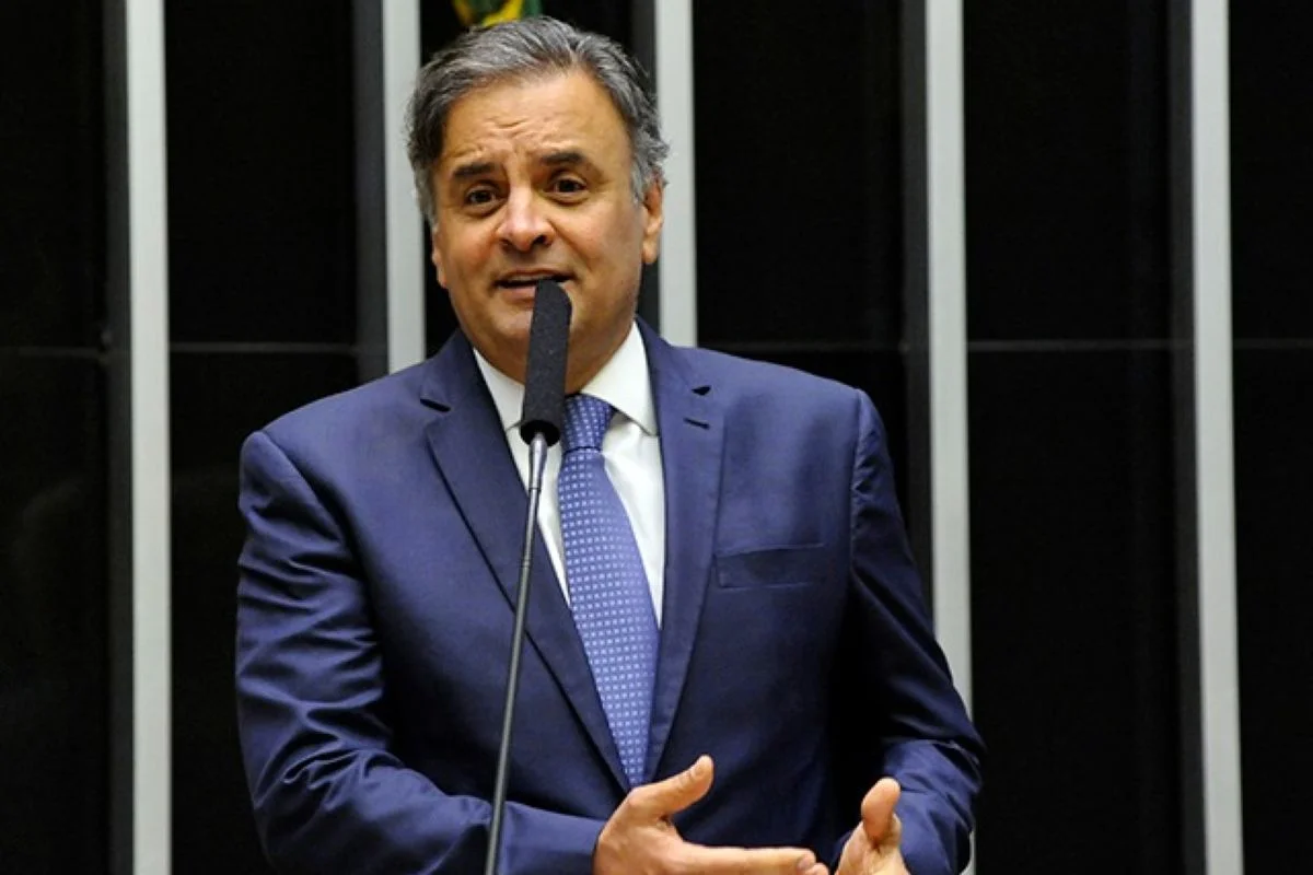 Pressionado para rever decisão, Aécio mantém posição de não disputar cargos