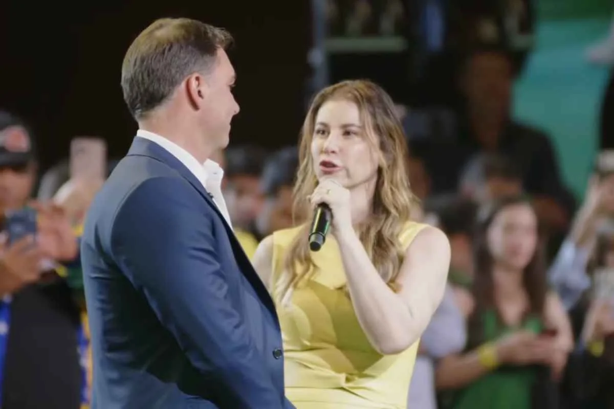 Mulher de Flávio, Fernanda Bolsonaro acena a empresários e mulheres