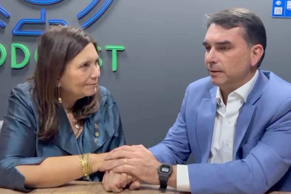 Flávio Bolsonaro pede opiniões sobre Bia Kicis ser candidata a vice