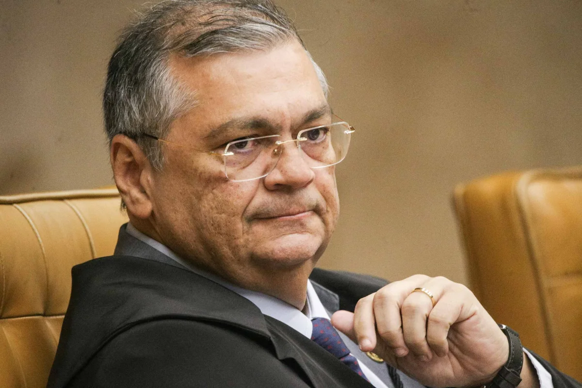 Dino dá 30 dias para Congresso e Saúde explicarem falhas em emendas