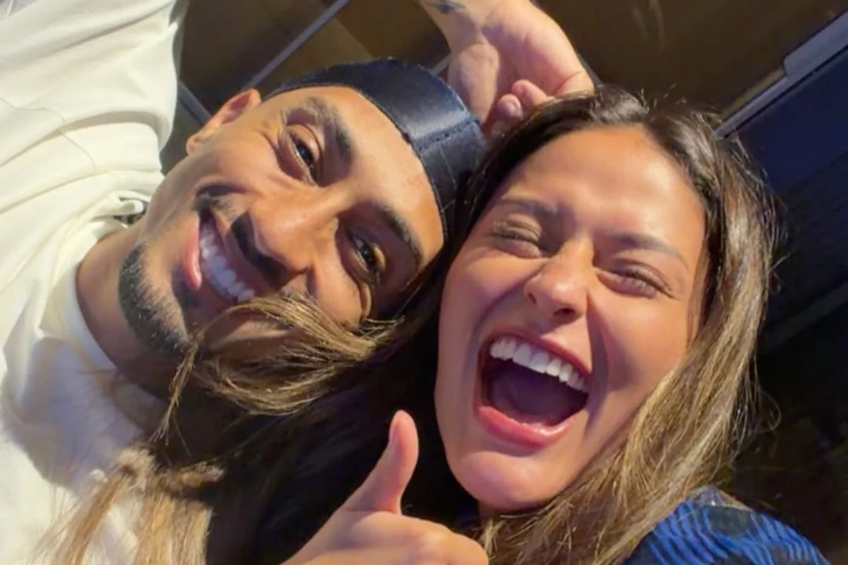 Esposa de Raphinha nega fala de Vampeta sobre problemas financeiros