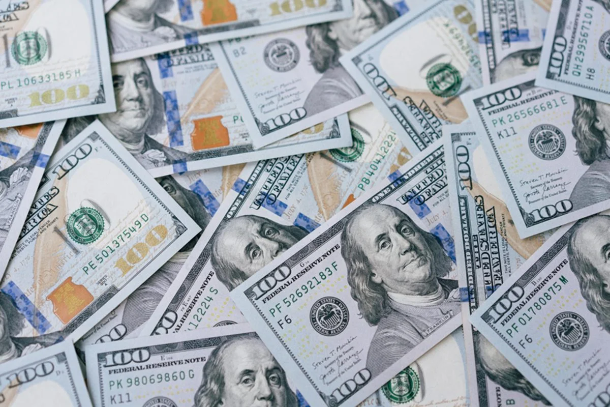 Dólar e Ibovespa fecham semana estável, mas com perdas após tarifaço