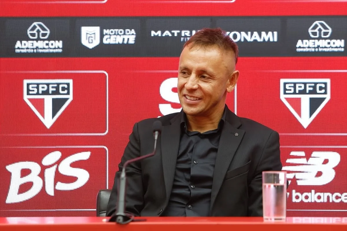 São Paulo oficializa Rafinha como novo executivo de futebol