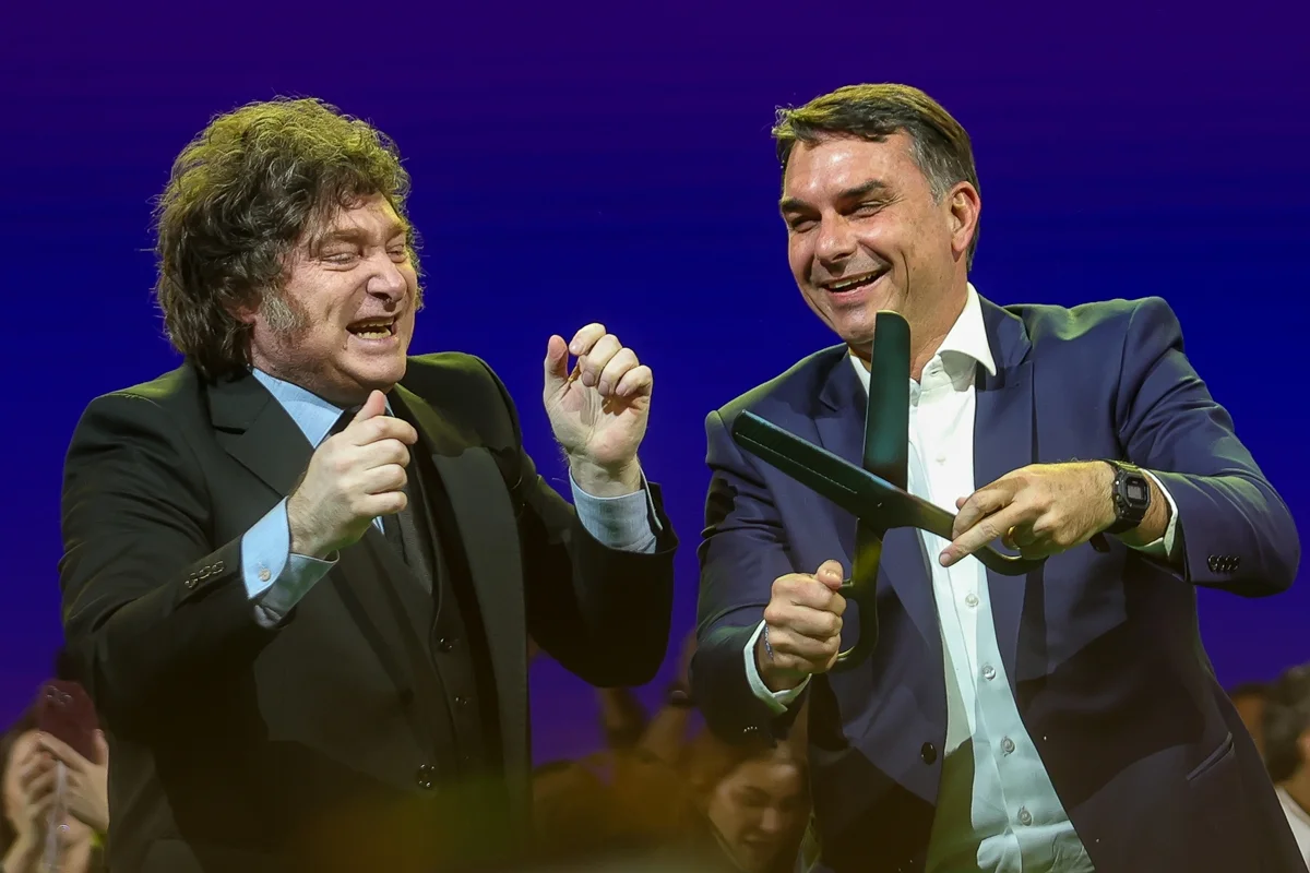 Postura de Milei vira munição para adversários eleitorais de Flávio