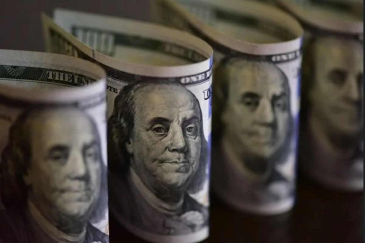 Dólar e Ibovespa abrem em alta moderada nesta sexta (17) após tarifaço