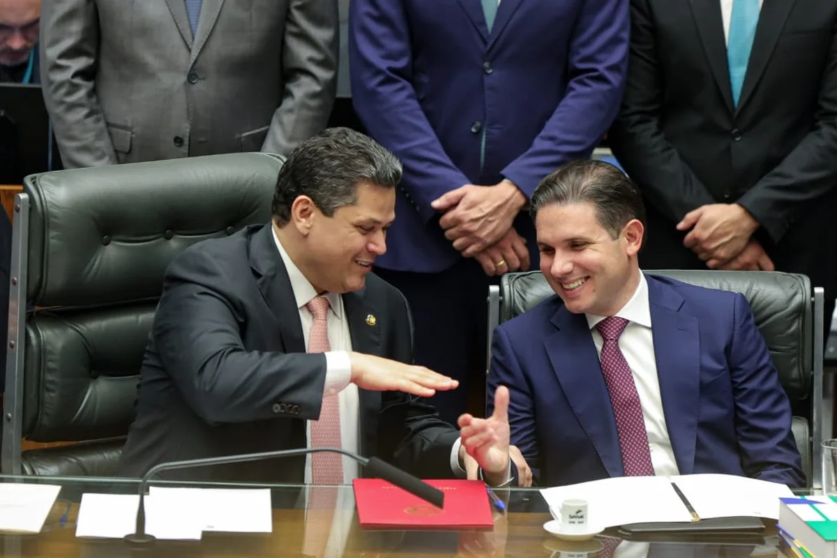 Alcolumbre e Motta são os líderes com pior imagem, mostra AtlasIntel