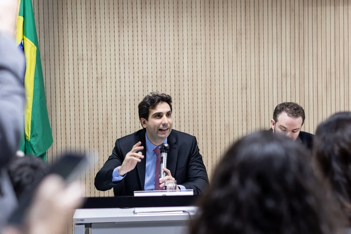 Galípolo: críticas ao Pix são "desculpa" dos EUA para impor tarifas