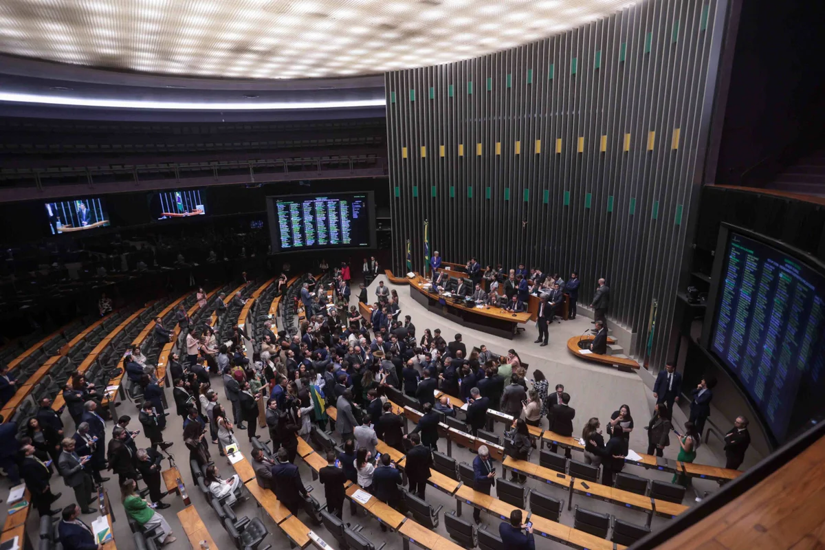 Estudo diz que 87% dos deputados federais pretendem disputar reeleição