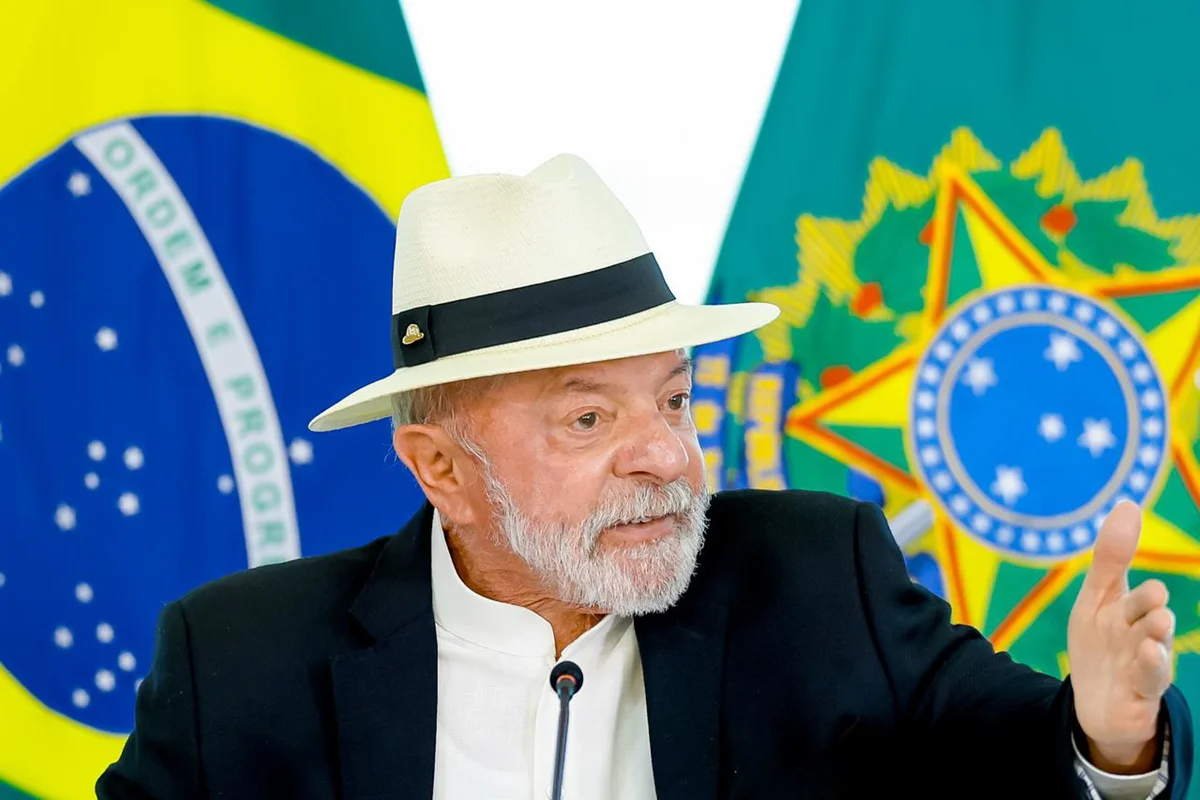 Brasil vai acionar reciprocidade contra taxa dos EUA: "Marco lastimável"