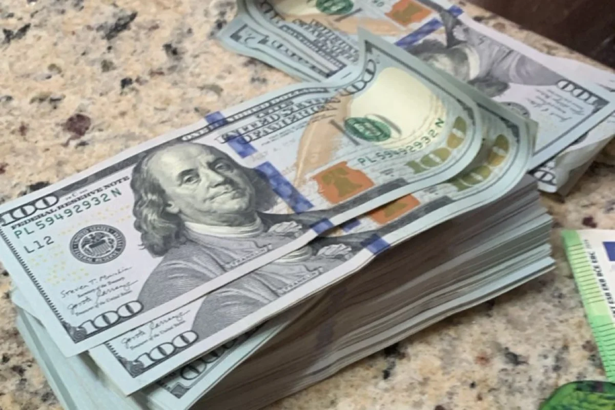 Dólar dispara a R$ 5,16 com decisões sobre juros nos EUA e no Brasil