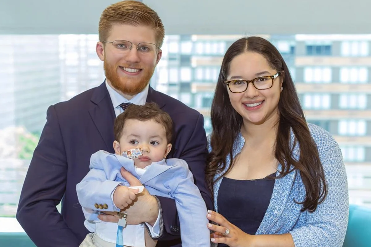 Pai doa parte do fígado ao filho de 7 meses com doença genética rara