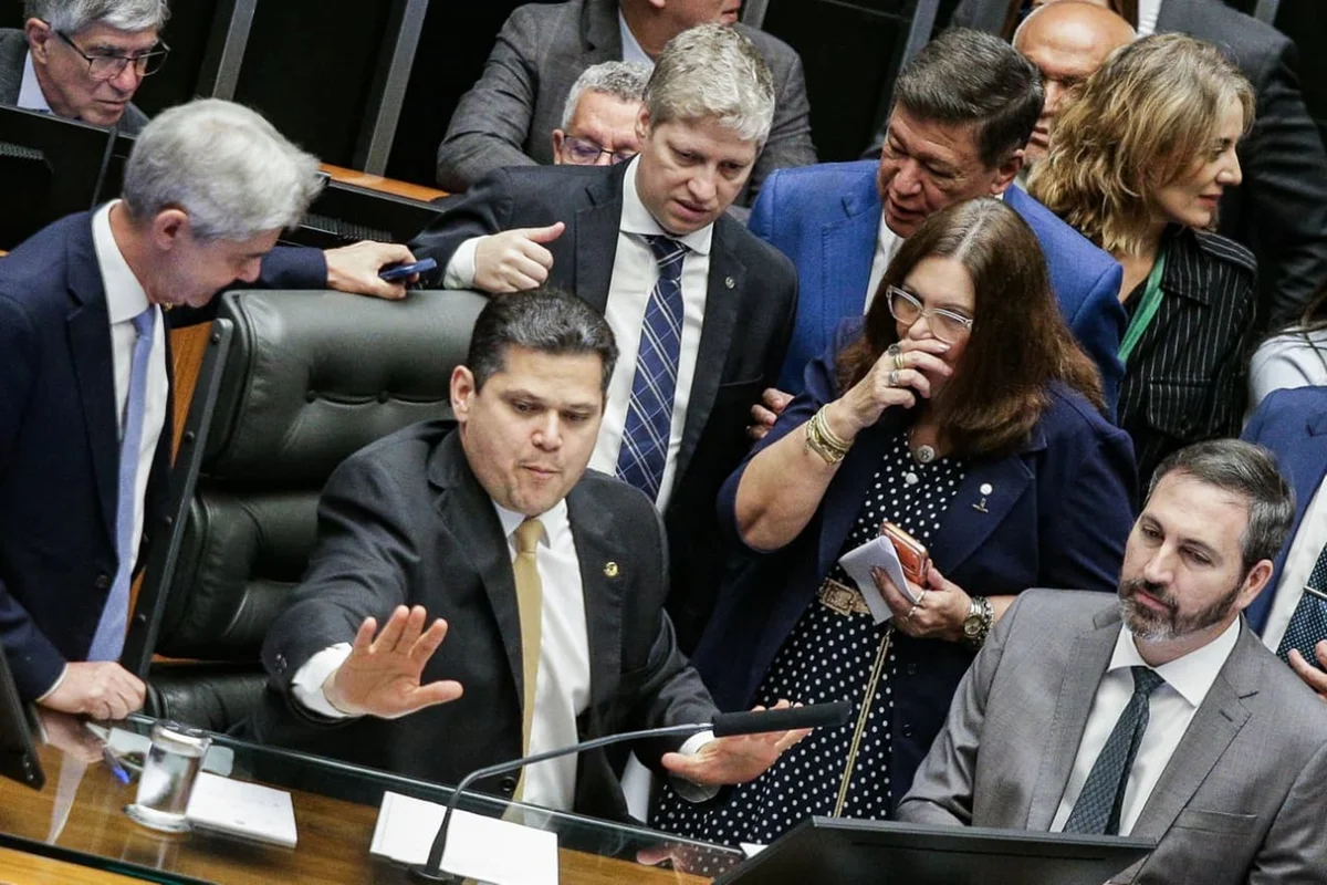 Senado tem semestre marcado por cabo de guerra entre Alcolumbre e Lula