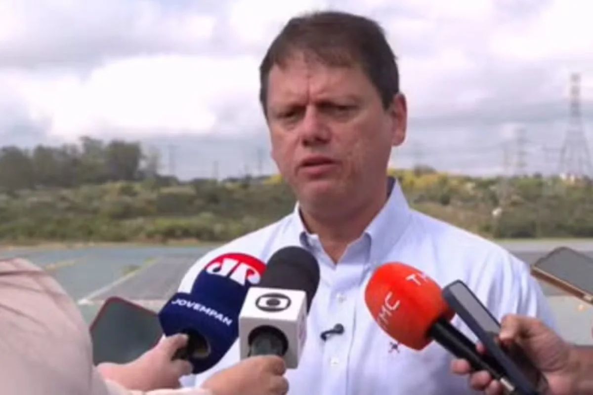 Tarcísio diz que estará com Flávio e quer vê