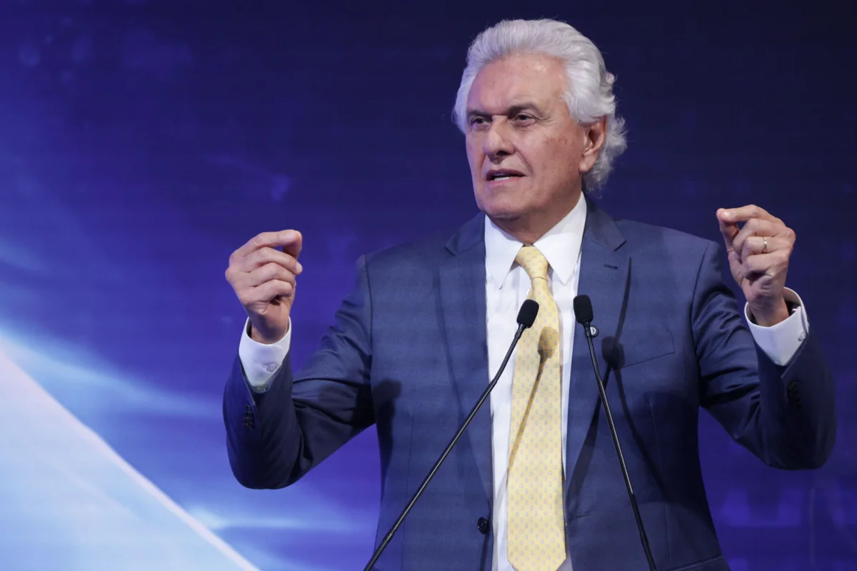 Discutir escala 6x1 antes da eleição é irresponsável, diz Caiado