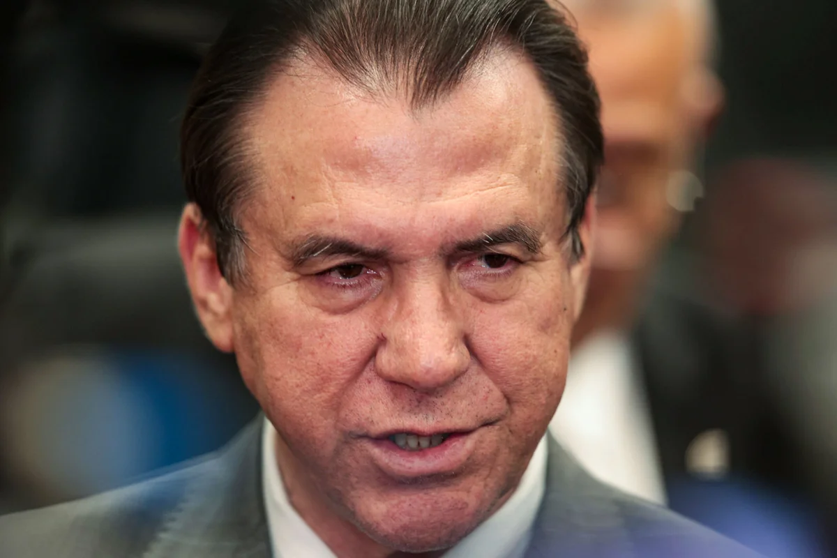 Marinho: Wagner deve deixar liderança do governo para "se defender"