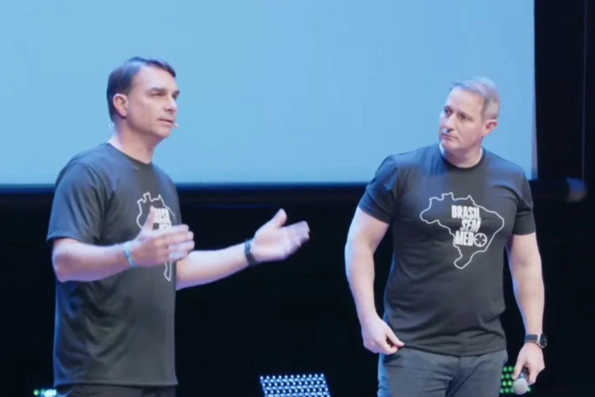 Flávio Bolsonaro pede apoio da Faria Lima contra "fintechs de fachada"