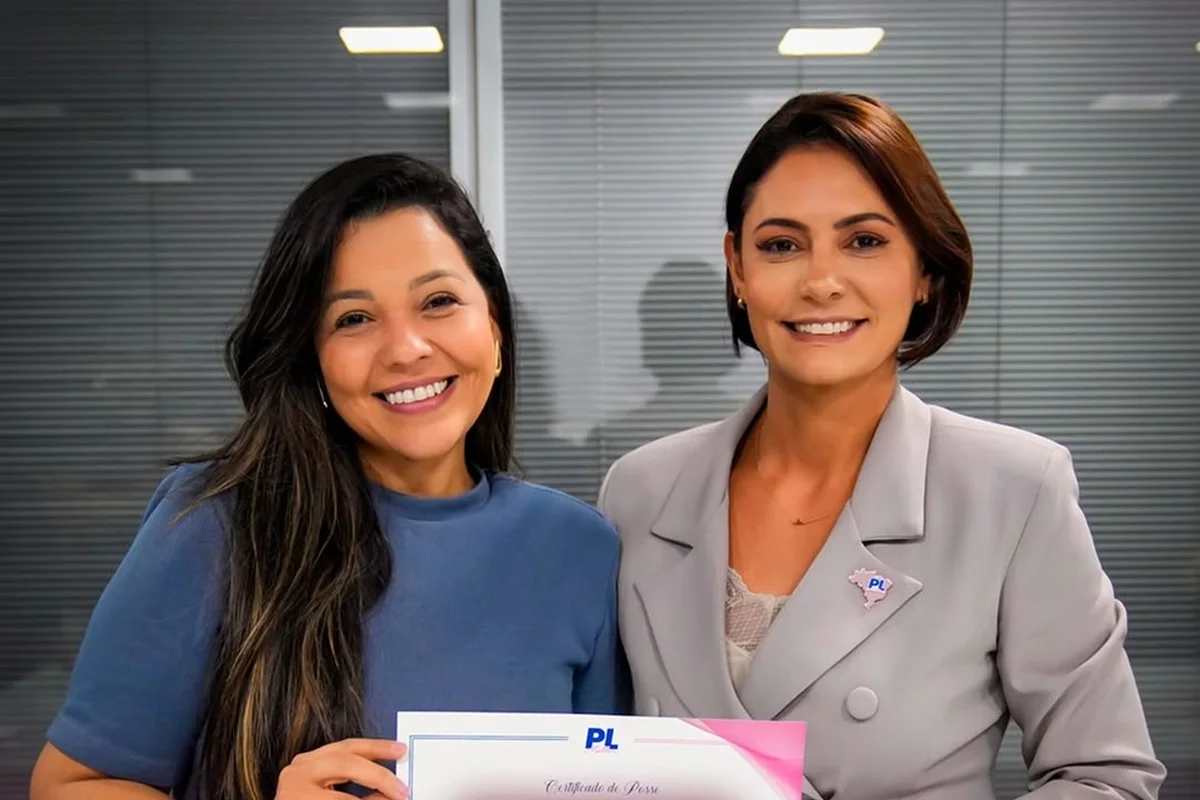 Aliada de Michelle, pivô de crise no clã Bolsonaro declara apoio a Flávio