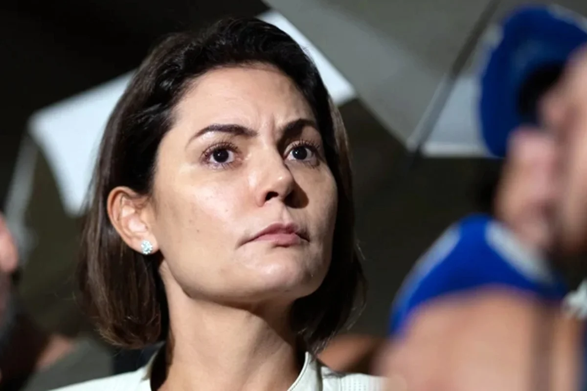 Michelle x Flávio: mulheres do PL tentam se equilibrar em meio à crise
