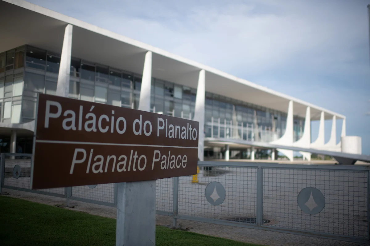 Auxiliares de Lula projetam dois cenários para novo tarifaço dos EUA