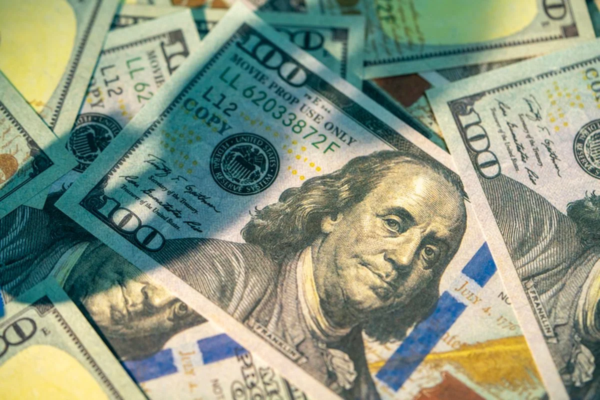 Dólar opera a R$ 5,08 e Ibovespa tem abertura negativa