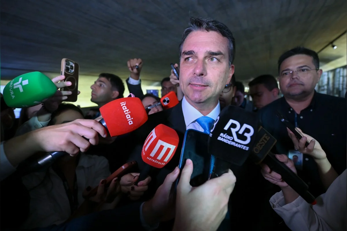 Tarifaço: Flávio vai a audiência nos EUA em busca de “virar a página”