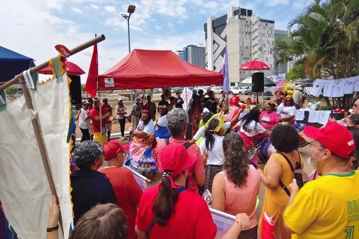 Ato da esquerda no DF defende soberania nacional e direito à moradia