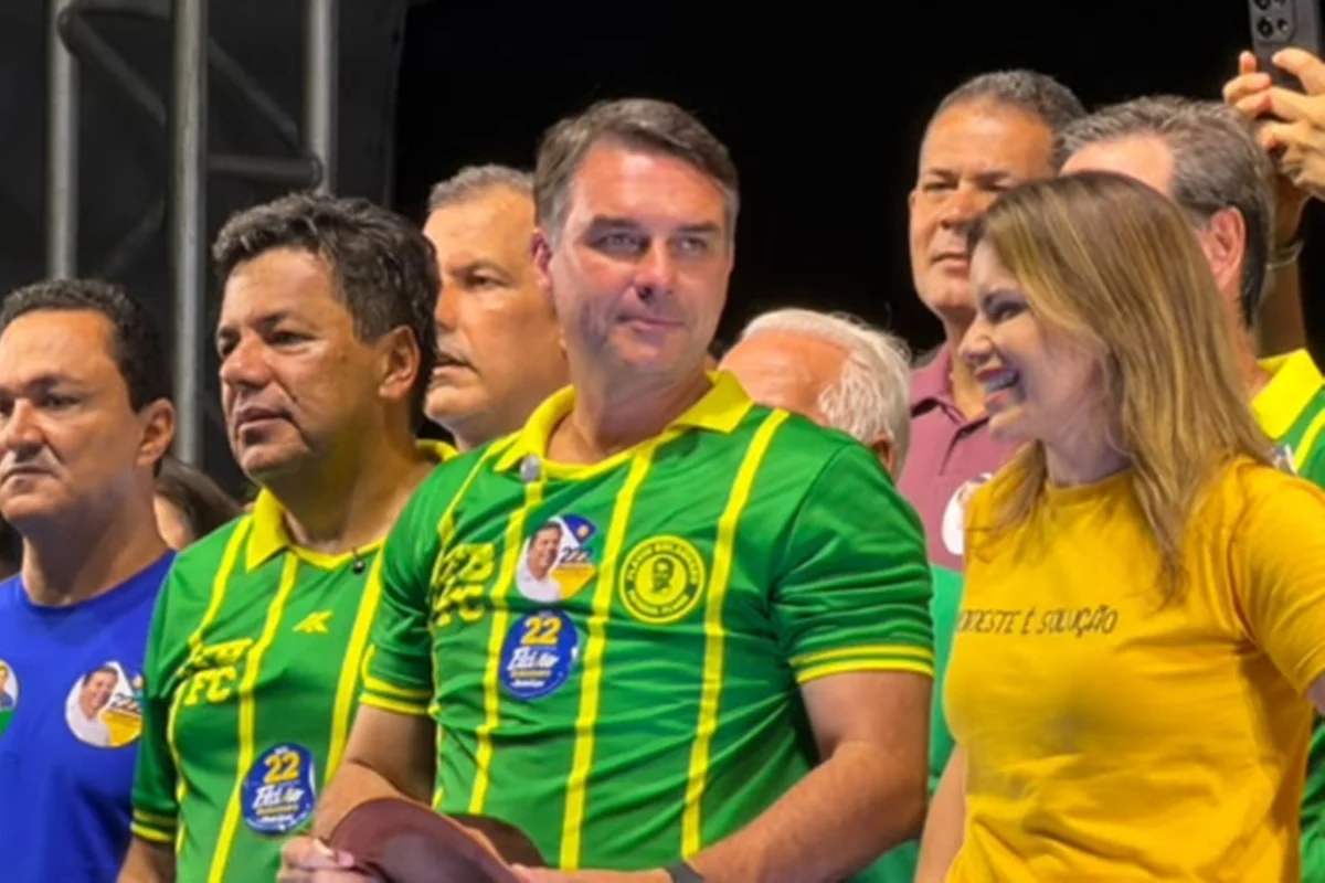 No Nordeste, Flávio tenta reduzir votação local de Lula ao ligá