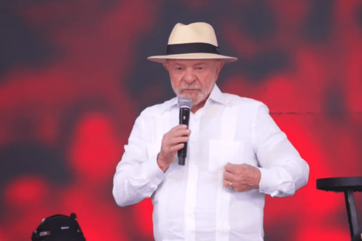 Com que roupa Lula vai às urnas? (por Hubert Alquéres)