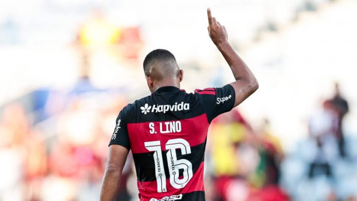 Lino dá volta por cima no Flamengo e ganha destaque na Europa