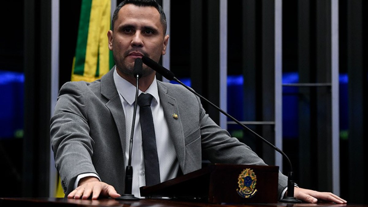 Cleitinho Azevedo lidera disputa por governo de MG