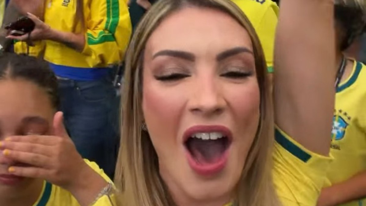 Mulher e filhos de Casemiro se emocionam após gol do Brasil