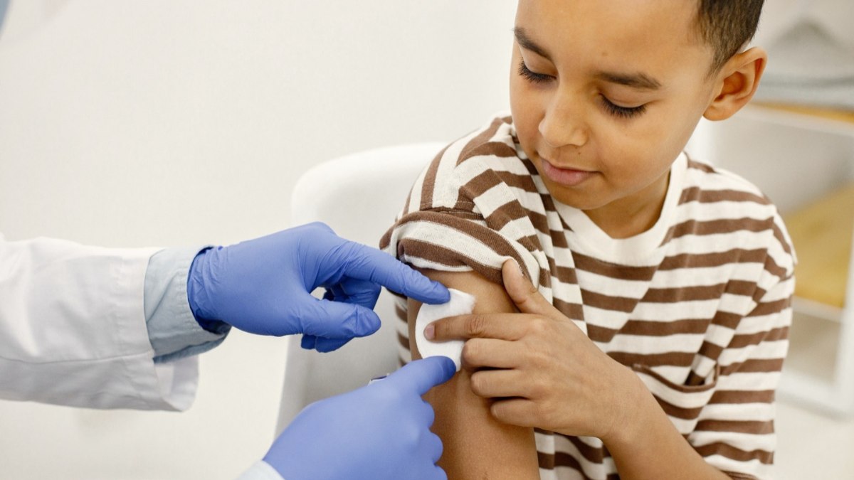 Vacina Pneumo 20 amplia proteção infantil contra doenças graves