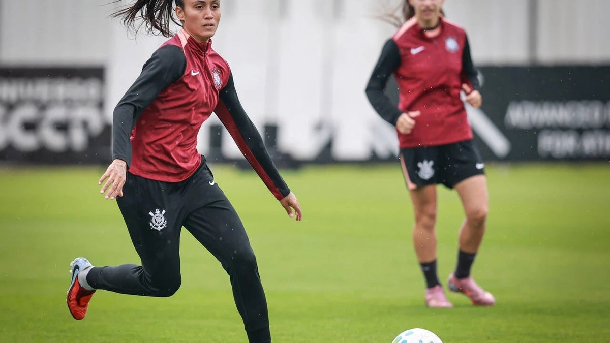 Corinthians quita imagem de elenco feminino e busca pagar premiação