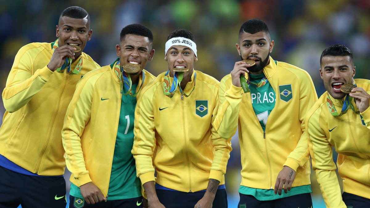 Gabriel Jesus celebra ouro inédito após 10 anos: "Sensação única"