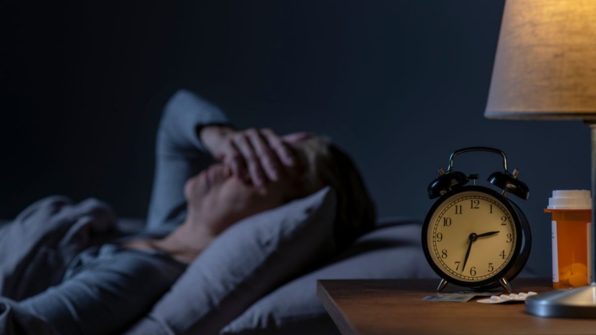 Neurocirurgião alerta que insônia aumenta o risco de AVC