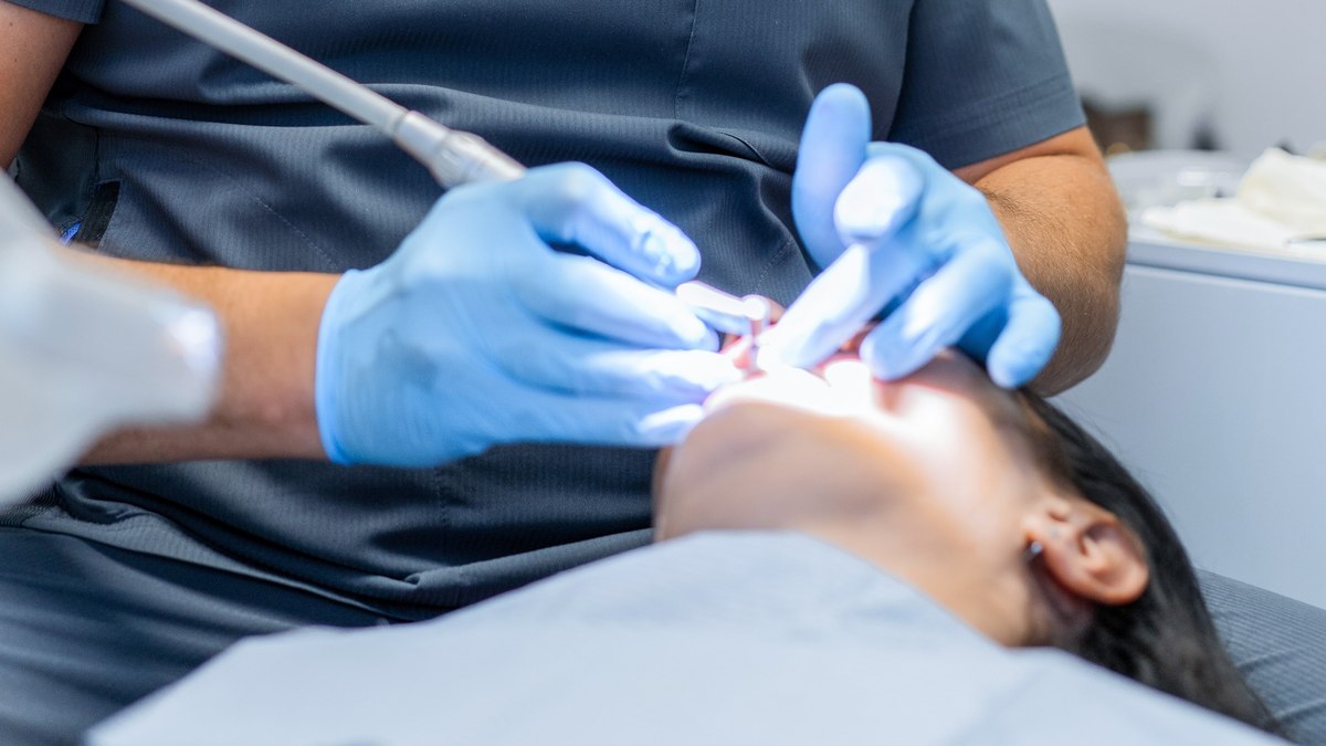 Justiça veta norma que permite dentista fazer harmonização facial