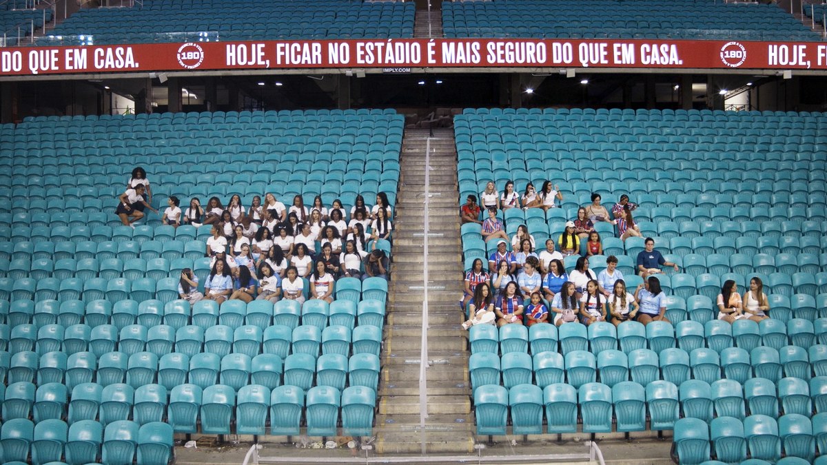 A arquibancada que deixou de torcer para começar a protestar