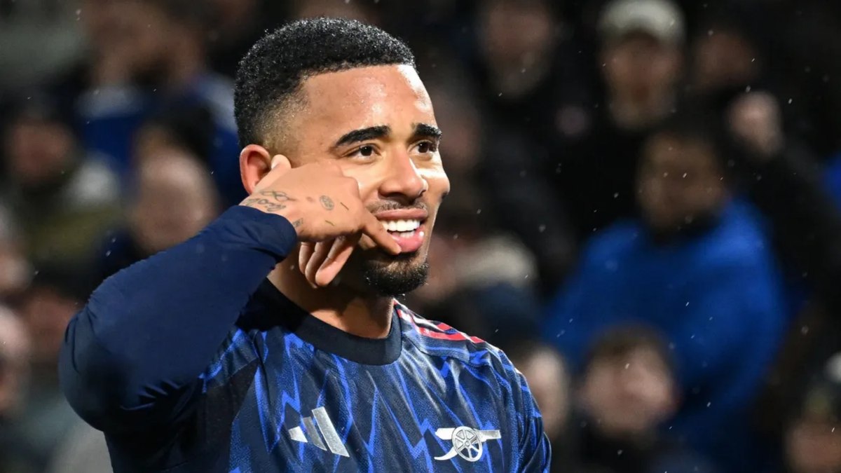 Gabriel Jesus chega ao Barcelona e manda recado sobre joelho