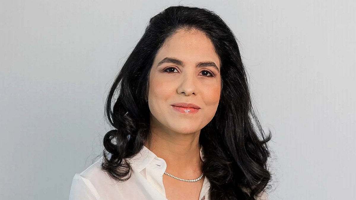 Globo vai ao mercado e contrata ex