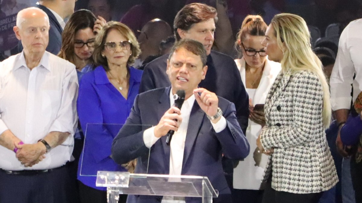 Tarcísio reforça alinhamento com bolsonarismo