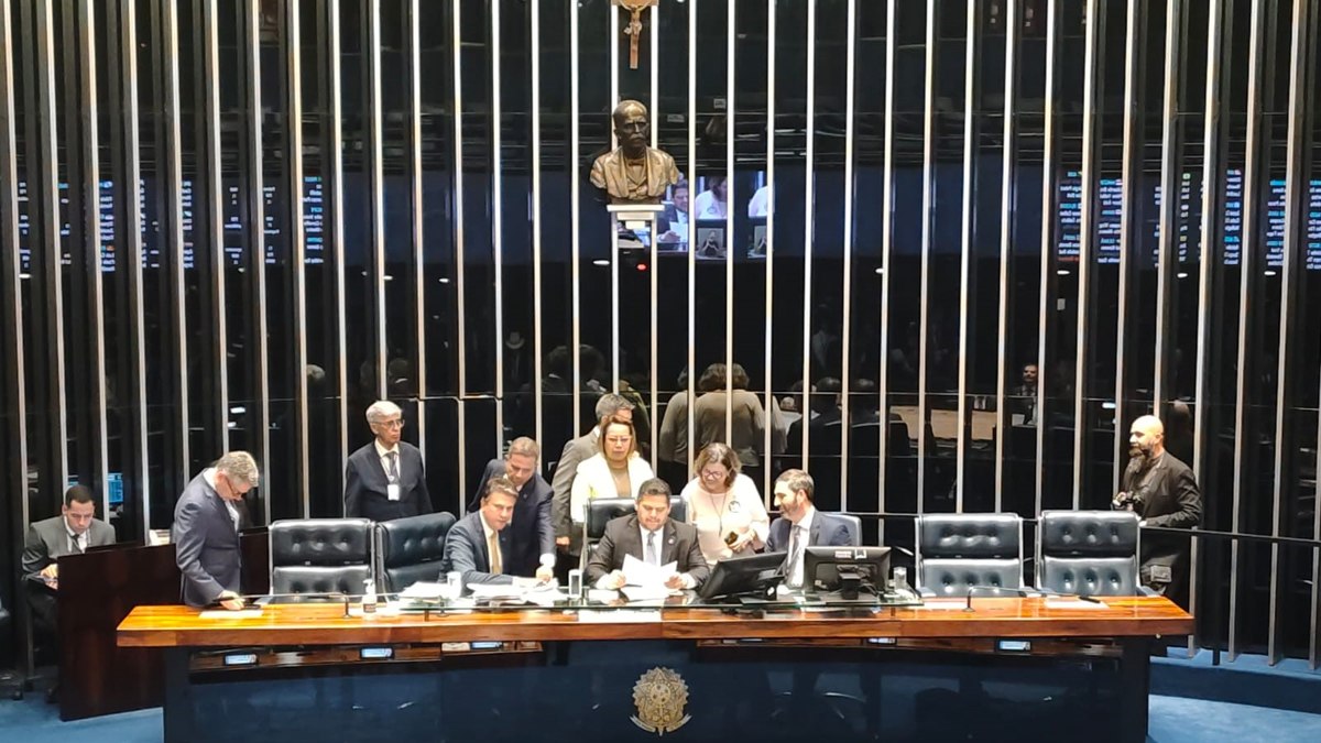 Senado aprova MP e acaba com a "taxa das blusinhas"